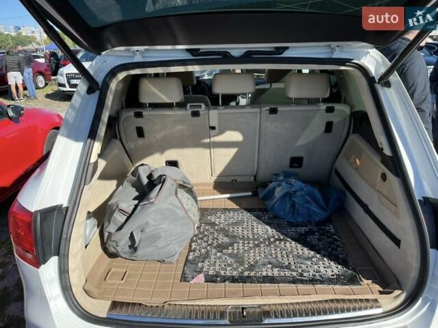 Белый Фольксваген Туарег, объемом двигателя 3.6 л и пробегом 135 тыс. км за 16900 $, фото 2 на Automoto.ua