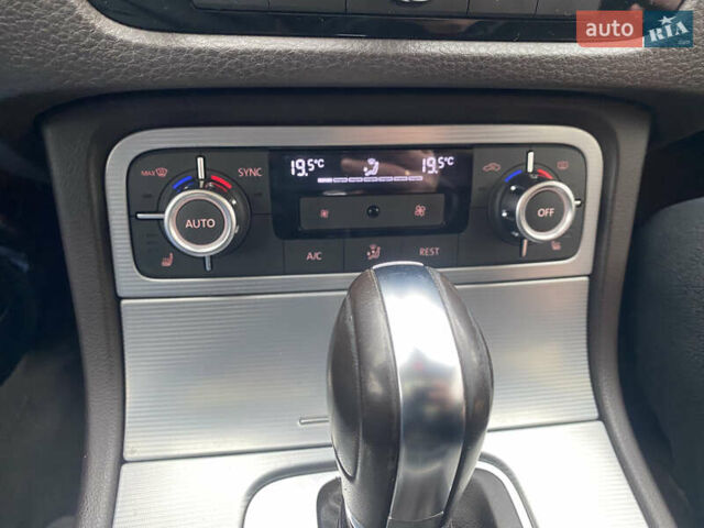 Белый Фольксваген Туарег, объемом двигателя 2.97 л и пробегом 260 тыс. км за 22500 $, фото 65 на Automoto.ua