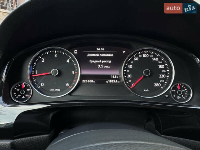 Белый Фольксваген Туарег, объемом двигателя 2.97 л и пробегом 220 тыс. км за 17700 $, фото 28 на Automoto.ua