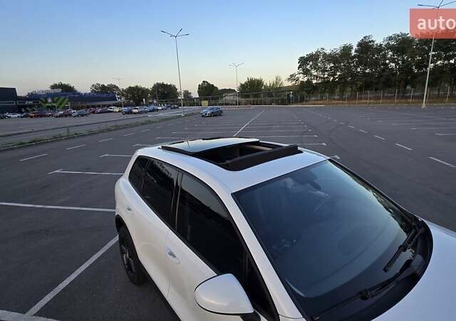 Белый Фольксваген Туарег, объемом двигателя 2.97 л и пробегом 180 тыс. км за 18999 $, фото 24 на Automoto.ua