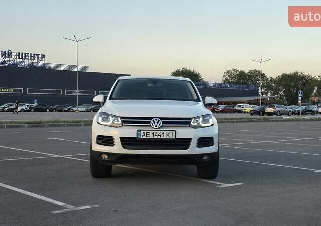 Белый Фольксваген Туарег, объемом двигателя 2.97 л и пробегом 180 тыс. км за 18999 $, фото 1 на Automoto.ua