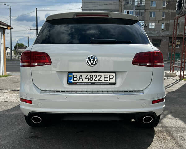 Белый Фольксваген Туарег, объемом двигателя 4.2 л и пробегом 240 тыс. км за 29900 $, фото 5 на Automoto.ua