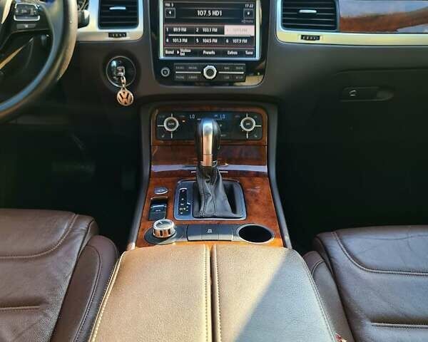 Белый Фольксваген Туарег, объемом двигателя 2.97 л и пробегом 195 тыс. км за 19700 $, фото 46 на Automoto.ua