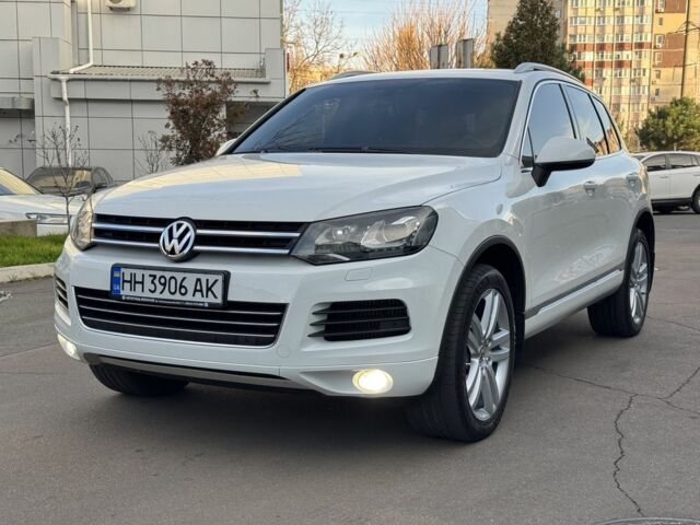 Белый Фольксваген Туарег, объемом двигателя 3 л и пробегом 220 тыс. км за 17700 $, фото 1 на Automoto.ua