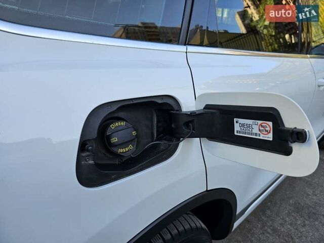 Белый Фольксваген Туарег, объемом двигателя 2.97 л и пробегом 110 тыс. км за 18000 $, фото 29 на Automoto.ua