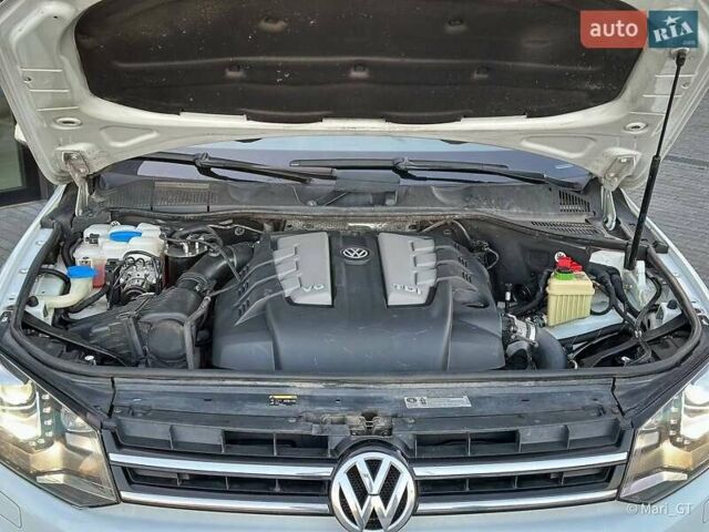 Білий Фольксваген Туарег, об'ємом двигуна 3 л та пробігом 239 тис. км за 19300 $, фото 21 на Automoto.ua