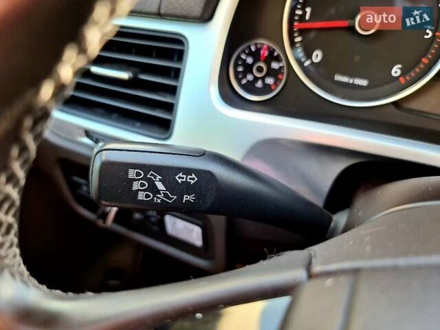 Белый Фольксваген Туарег, объемом двигателя 2.97 л и пробегом 195 тыс. км за 19700 $, фото 45 на Automoto.ua