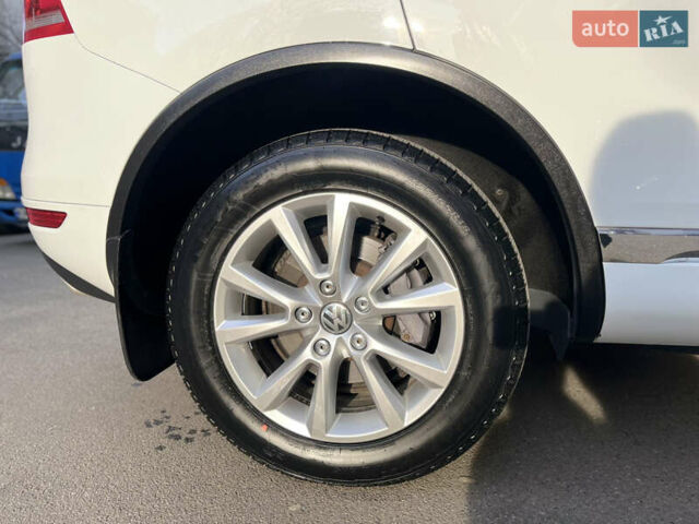 Белый Фольксваген Туарег, объемом двигателя 2.97 л и пробегом 142 тыс. км за 22500 $, фото 10 на Automoto.ua
