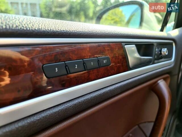 Белый Фольксваген Туарег, объемом двигателя 2.97 л и пробегом 195 тыс. км за 19700 $, фото 24 на Automoto.ua