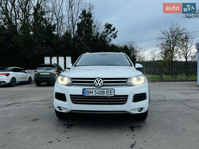 Білий Фольксваген Туарег, об'ємом двигуна 2.97 л та пробігом 344 тис. км за 15900 $, фото 1 на Automoto.ua