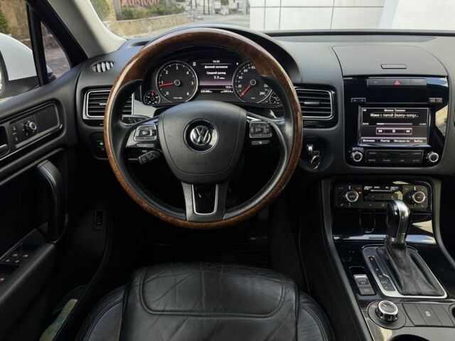 Белый Фольксваген Туарег, объемом двигателя 3 л и пробегом 220 тыс. км за 17700 $, фото 8 на Automoto.ua