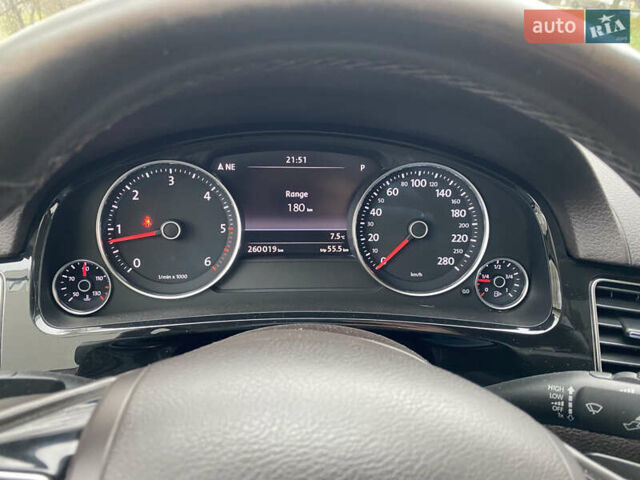 Белый Фольксваген Туарег, объемом двигателя 2.97 л и пробегом 260 тыс. км за 22500 $, фото 67 на Automoto.ua