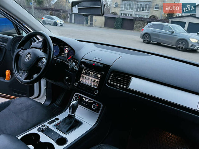 Білий Фольксваген Туарег, об'ємом двигуна 2.97 л та пробігом 344 тис. км за 15900 $, фото 19 на Automoto.ua