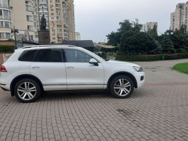 Білий Фольксваген Туарег, об'ємом двигуна 3 л та пробігом 146 тис. км за 25000 $, фото 6 на Automoto.ua