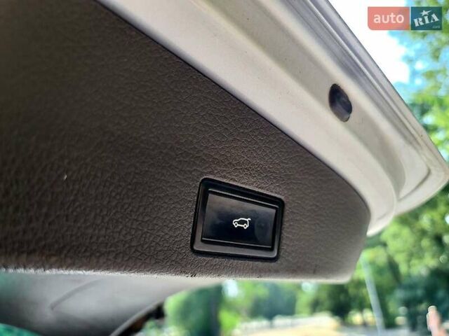 Белый Фольксваген Туарег, объемом двигателя 2.97 л и пробегом 195 тыс. км за 19700 $, фото 11 на Automoto.ua