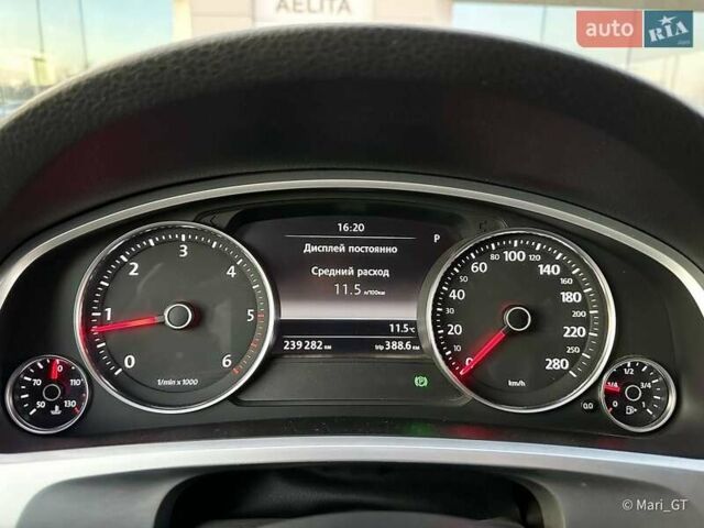 Білий Фольксваген Туарег, об'ємом двигуна 3 л та пробігом 239 тис. км за 19300 $, фото 49 на Automoto.ua