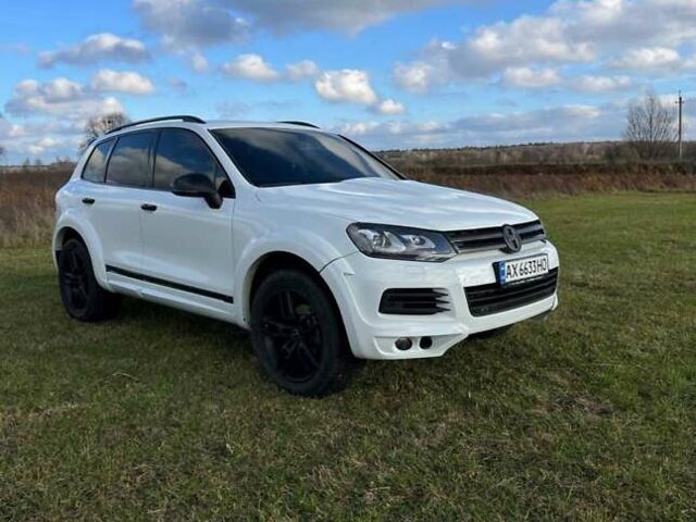 Белый Фольксваген Туарег, объемом двигателя 2.97 л и пробегом 226 тыс. км за 18888 $, фото 2 на Automoto.ua