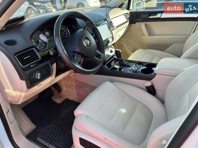 Белый Фольксваген Туарег, объемом двигателя 3.6 л и пробегом 135 тыс. км за 16900 $, фото 5 на Automoto.ua