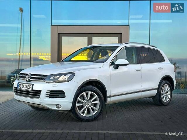 Білий Фольксваген Туарег, об'ємом двигуна 3 л та пробігом 239 тис. км за 19300 $, фото 5 на Automoto.ua