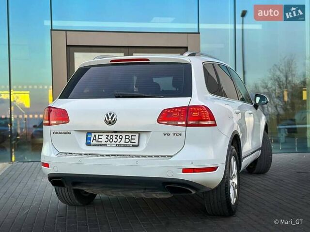 Білий Фольксваген Туарег, об'ємом двигуна 3 л та пробігом 239 тис. км за 19300 $, фото 11 на Automoto.ua