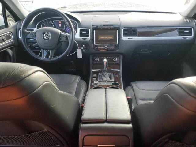 Білий Фольксваген Туарег, об'ємом двигуна 3 л та пробігом 151 тис. км за 1900 $, фото 7 на Automoto.ua