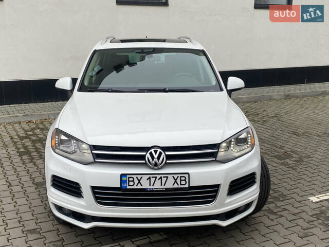 Белый Фольксваген Туарег, объемом двигателя 2.97 л и пробегом 260 тыс. км за 22500 $, фото 2 на Automoto.ua