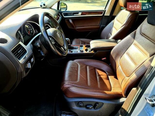 Белый Фольксваген Туарег, объемом двигателя 2.97 л и пробегом 195 тыс. км за 19700 $, фото 40 на Automoto.ua