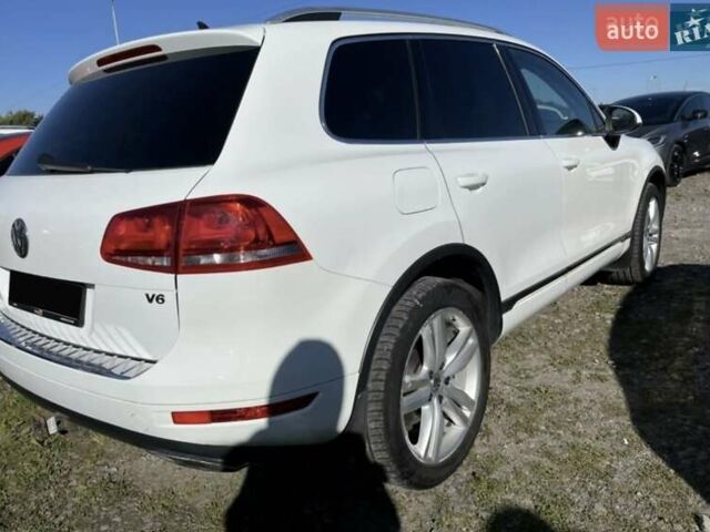 Белый Фольксваген Туарег, объемом двигателя 3.6 л и пробегом 138 тыс. км за 15300 $, фото 6 на Automoto.ua