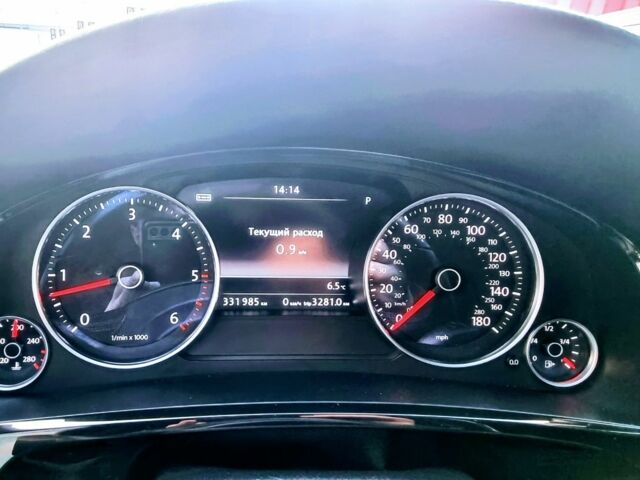 Белый Фольксваген Туарег, объемом двигателя 3 л и пробегом 356 тыс. км за 19600 $, фото 6 на Automoto.ua