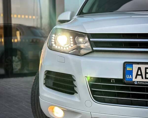Білий Фольксваген Туарег, об'ємом двигуна 3 л та пробігом 239 тис. км за 19300 $, фото 1 на Automoto.ua