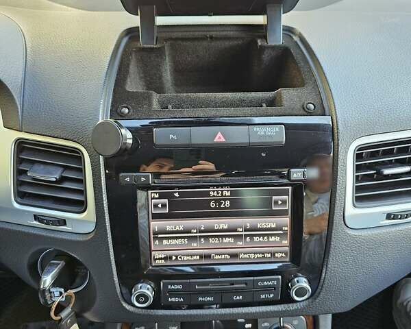 Белый Фольксваген Туарег, объемом двигателя 2.97 л и пробегом 110 тыс. км за 18000 $, фото 27 на Automoto.ua