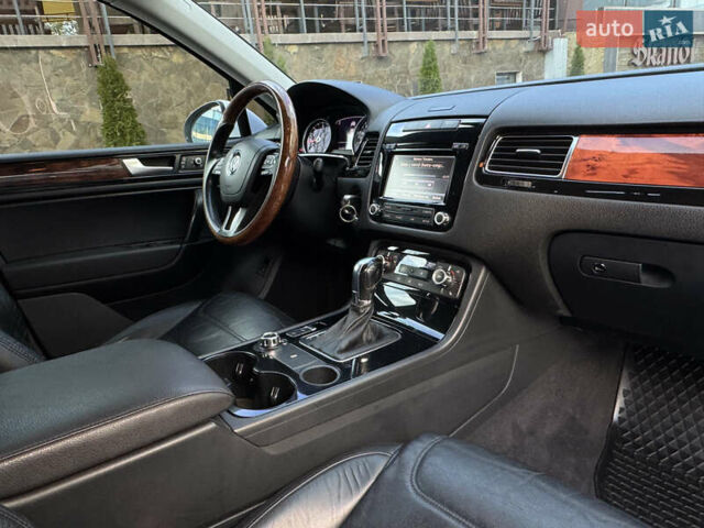 Белый Фольксваген Туарег, объемом двигателя 2.97 л и пробегом 220 тыс. км за 17700 $, фото 23 на Automoto.ua