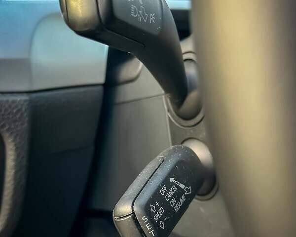 Білий Фольксваген Туарег, об'ємом двигуна 3 л та пробігом 239 тис. км за 19300 $, фото 50 на Automoto.ua