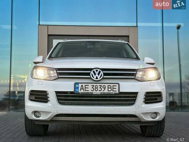 Білий Фольксваген Туарег, об'ємом двигуна 3 л та пробігом 239 тис. км за 19300 $, фото 2 на Automoto.ua