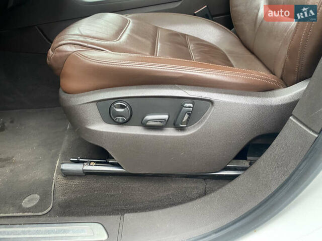 Белый Фольксваген Туарег, объемом двигателя 2.97 л и пробегом 260 тыс. км за 22500 $, фото 44 на Automoto.ua