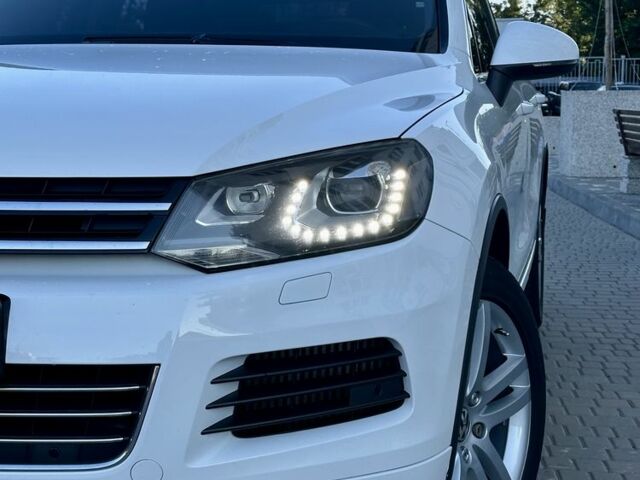 Белый Фольксваген Туарег, объемом двигателя 3 л и пробегом 213 тыс. км за 23500 $, фото 5 на Automoto.ua