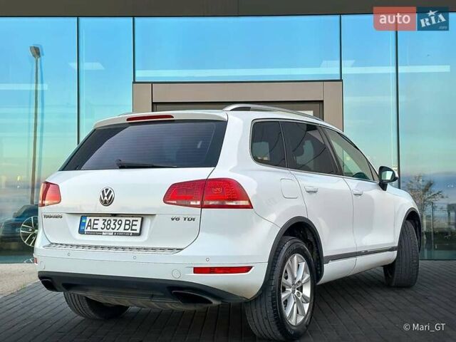 Білий Фольксваген Туарег, об'ємом двигуна 3 л та пробігом 239 тис. км за 19300 $, фото 10 на Automoto.ua