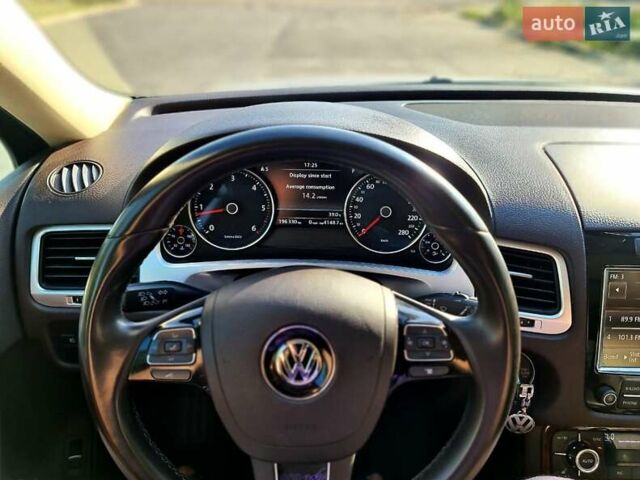 Белый Фольксваген Туарег, объемом двигателя 2.97 л и пробегом 195 тыс. км за 19700 $, фото 21 на Automoto.ua