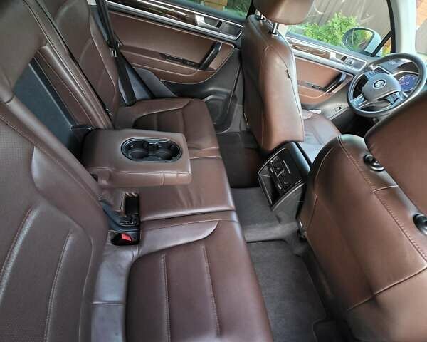 Белый Фольксваген Туарег, объемом двигателя 3 л и пробегом 216 тыс. км за 24000 $, фото 10 на Automoto.ua