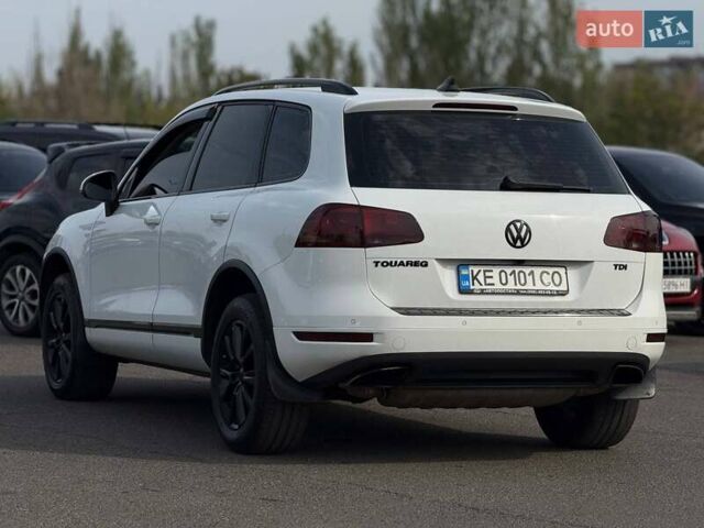 Білий Фольксваген Туарег, об'ємом двигуна 2.97 л та пробігом 285 тис. км за 23000 $, фото 16 на Automoto.ua