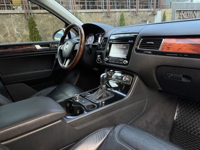 Белый Фольксваген Туарег, объемом двигателя 3 л и пробегом 220 тыс. км за 17700 $, фото 11 на Automoto.ua