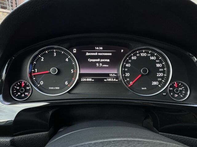 Белый Фольксваген Туарег, объемом двигателя 3 л и пробегом 220 тыс. км за 17700 $, фото 16 на Automoto.ua