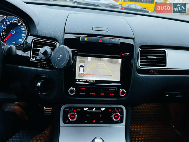 Білий Фольксваген Туарег, об'ємом двигуна 2.97 л та пробігом 344 тис. км за 15900 $, фото 24 на Automoto.ua