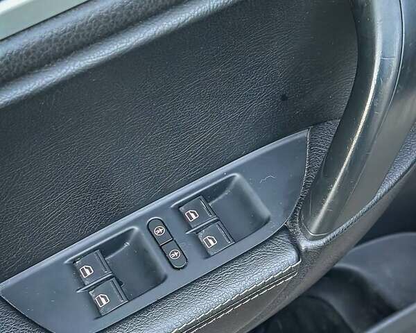 Білий Фольксваген Туарег, об'ємом двигуна 3 л та пробігом 239 тис. км за 19300 $, фото 32 на Automoto.ua