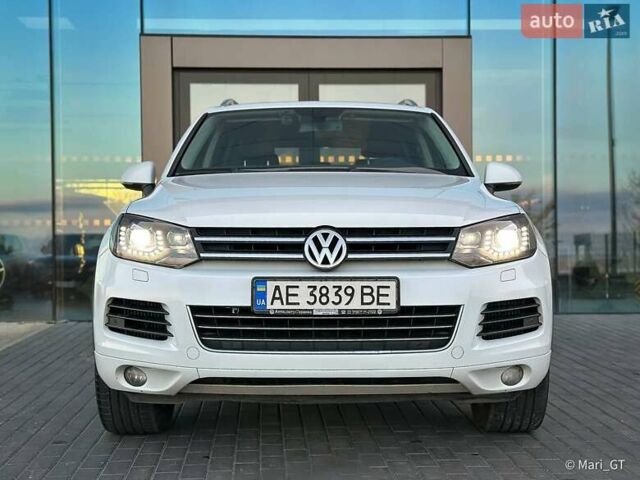 Білий Фольксваген Туарег, об'ємом двигуна 3 л та пробігом 239 тис. км за 19300 $, фото 4 на Automoto.ua