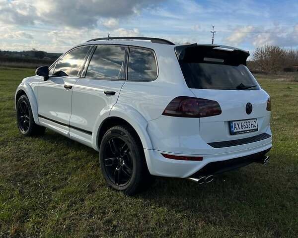 Белый Фольксваген Туарег, объемом двигателя 2.97 л и пробегом 226 тыс. км за 18888 $, фото 7 на Automoto.ua