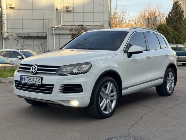 Белый Фольксваген Туарег, объемом двигателя 3 л и пробегом 220 тыс. км за 17700 $, фото 2 на Automoto.ua