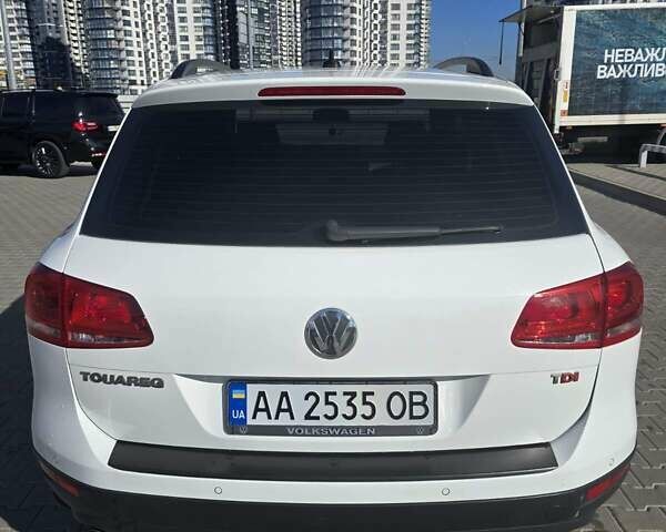 Белый Фольксваген Туарег, объемом двигателя 2.97 л и пробегом 190 тыс. км за 22500 $, фото 4 на Automoto.ua