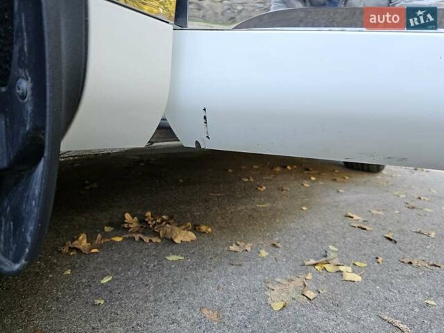 Белый Фольксваген Туарег, объемом двигателя 2.97 л и пробегом 110 тыс. км за 18000 $, фото 6 на Automoto.ua