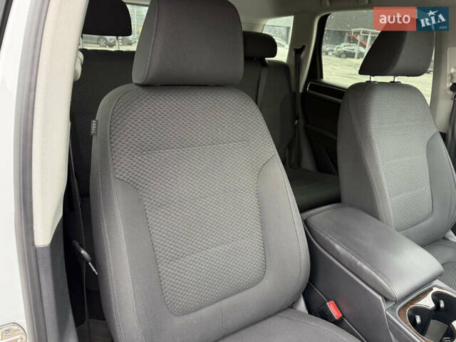 Белый Фольксваген Туарег, объемом двигателя 2.97 л и пробегом 329 тыс. км за 17800 $, фото 14 на Automoto.ua